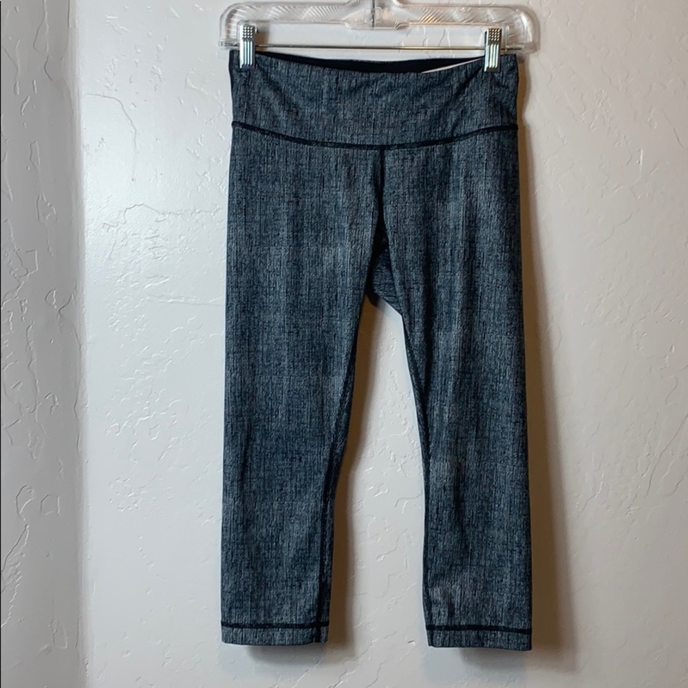 Lululemon crop  capri leggings black gray